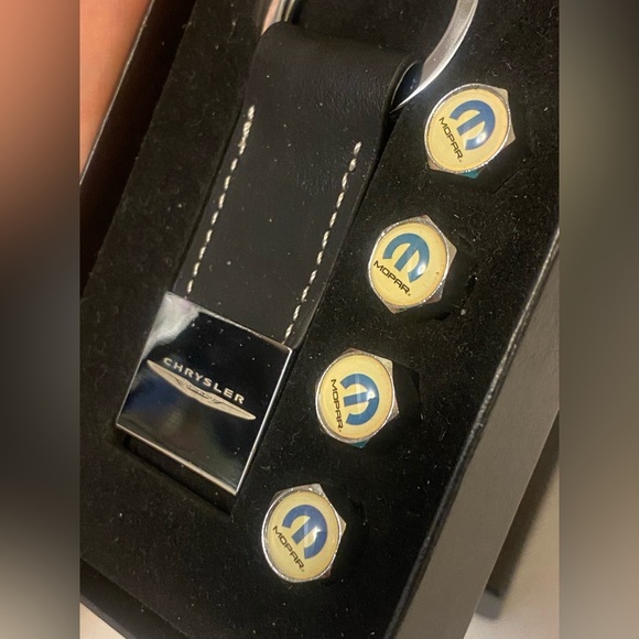Black Leather  Chrysler Keychain - Picture 3 of 3